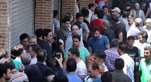 فیلم/ بیرون انداختن لیدر آشوب توسط بازاریان تهران