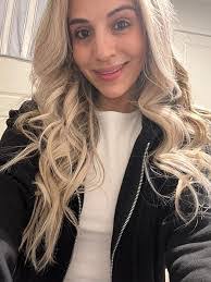 Lori Lindeman's Instagram, Twitter & Facebook