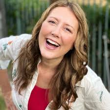 Bailey Palmer's Instagram, Twitter & Facebook