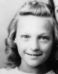 Sally Ritter's Instagram, Twitter & Facebook