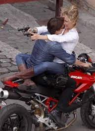 Tom Cruise And Cameron Diaz In Knight And Day Tom Cruise Knight Music Tv