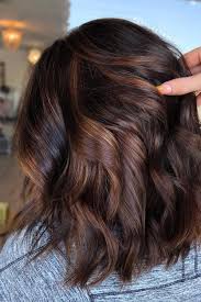 Il castano cioccolato è la nuance che sta vivendo un momento di brande attrazione: Colore Capelli Primavera 2019 E Il Momento Del Castano Chocolate Cake Vogue Italia