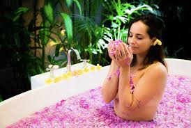 There's daily yoga, as well as hiking and more. Exclusive Yoga Retreats In The Uk Ireland To Pamper Yourself Bookyogaretreats Com