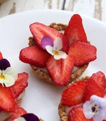Petites Tartelettes Vegan Aux Fraises Du Bio Dans Mon Bento Recette En 2020 Mini Tarte Desserts Vegan Alimentation