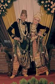 Foto pernikahan pengantin adat jawa jogja di wedding kak @dianps03 & kak @alee_gethoo di yogyakarta. Meski Berhijab Dan Tanpa Paes 8 Inspirasi Pengantin Jawa Ini Layak Kamu Coba