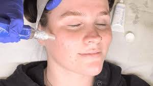 Jessica Paley's Instagram, Twitter & Facebook