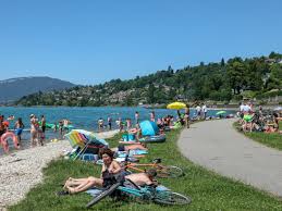 Playa nudista xxx her a wonderful vibe, and she is