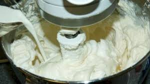 كيفية صناعة الكريمة In 2020 Food How To Make Cake How To Make Cream