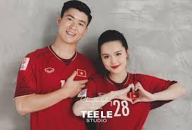 .cho cầu thủ nổi tiếng của chelsea, chụp ảnh với các cầu thủ rồi tự ý đưa lên facbook để đánh bóng bản thân còn bị cấm tới sân tập, duy mạnh viết. Duy Máº¡nh Nháº¯n Nhá»§ Quá»³nh Anh Muá»'n Trá»Ÿ Thanh NgÆ°á»i Cha Tá»'t Má»™t Cáº§u Thá»§ Giá»i Sao Thá»ƒ Thao Viá»‡t Giáº£i Tri