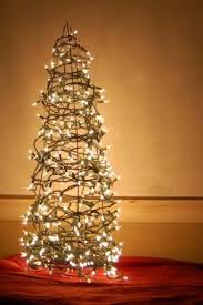 как украсить группу к новому году в детском саду фото 12 Stylish Alternatives To The Traditional Christmas Tree Tomato Cage Christmas Tree Diy Christmas Tree Christmas Decorations