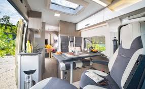 Son look sympa et son petit gabarit lui permettent de vous emmener là où vous le souhaitez. Les Differents Agencements Des Fourgons Et Des Vans Amenages Le Monde Du Camping Car