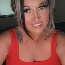 Is there someone in Doniphan that takes family photos for Christmas?