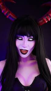 Gothic Vampires: Valentina King and Vampire Girl Trends