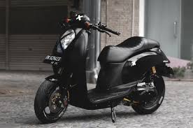 Bandingkan juga scoopy 2021 dengan rivalnya seperti genio, beat dan. Pilih Warna Bodi Mayoritas Hitam Bikin Honda Scoopy Karbu Ini Kembali Segar Gridoto Com