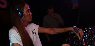 Explore tweets of mollie collins @molliecollins on twitter. Rootcircle Ladies Of Dnb Mollie Collins Saalgaerten De