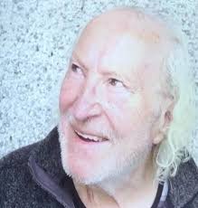 Eric Schweig Eric Schweig (born Ray Dean Thrasher; 19 June 1967) is an  Indigenous Canadian actor best known for his role as Chingachgook's son  Uncas in The Last of the Mohicans (1992).