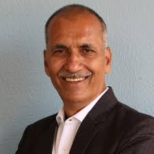 There are commitment issues or lack of professionalism