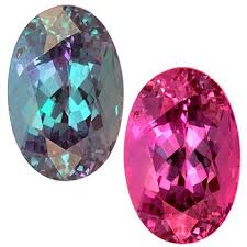 Brazilian Alexandrite Same Gemstone Changes Color In Light Source Gemstones Rare Gems Rocks And Gems