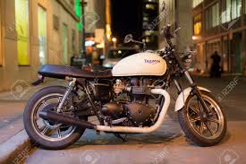 Motocicletas que ofrecen la experiencia de conducción perfecta. Toronto Canada Oct 21 2017 Classic Triumph Bonneville Motorcycle Stock Photo Picture And Royalty Free Image Image 91156959