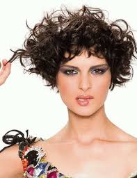 In questo sito trovi un sacco di consigli, spunti e tecniche per valorizzare i tuoi ricci come nessuno ha mai fatto! Tagli Corti Capelli Ricci Primavera Estate 2014 Foto 9 39 Nanopress Donna