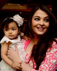 Finally Aishwarya Rai Bachchan Shows Off Her Daughter Aaradhya To The World As She Receives The Award Of Knight Of The Order Of Arts And Letters By The French Bollywood