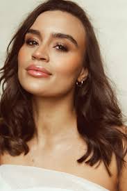 C A R M E N ✨ Imagine looking this amazing at 33 weeks pregnant! Model  @carmen_clarke Photography @chloestarkiephoto HMUA Rebecca Tupman Make