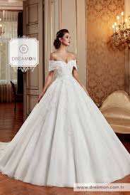 We can say that lace ball gown wedding dresses are a perfect match for brides of any shape or size. Ball Gown Wedding Dresses Gelinlik Koleksiyonu