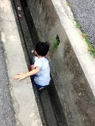 Bayi pramatang itu dilahirkan dengan berat 535 gram pada 27 september lalu dikebumikan di tanah perkuburan islam au4, lembah keramat di sini pagi ini. Terkejut Tengok Anak Tiada Dalam Kereta Bila Diperiksa Ada Dalam Longkang
