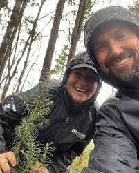 Teri Courtney's Instagram, Twitter & Facebook