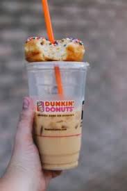 Mange stopper på vei til jobb eller skole om morgenen for en kaffe for å starte dagen. Get Free Iced Coffee At Dunkin Donuts On Monday Nola Weekend