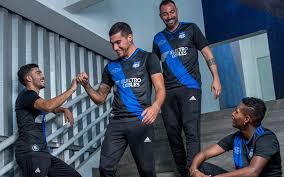 Emelec kulübü ekvador guayaquil şehrinde 1929 yılında kurulmuştur. Emelec 90th Anniversary Adidas Kit Football Fashion