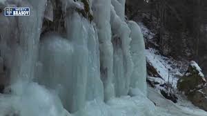 Anterior, în septembrie 2010, un ghid turistic internațional izvorul bigăr (cunoscut și sub denumirea de izbucul bigăr) este o arie protejată de. Cascada La Chisatoare De La Moieciu Inghetata Iarna Youtube