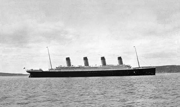 Titanic: A Night to Remember | Vivien Leigh and Laurence Olivier