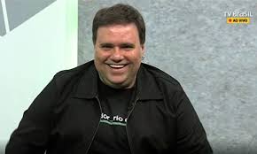 Ele também se popularizou na sitcom brasileira vai que cola, produzida e exibida pelo canal multishow, que virou filme em 2015. Apresentador E Jornalista Rodrigo Rodrigues Morre Aos 45 Anos Agencia Brasil