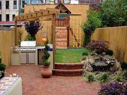 Apt In City Still Has Homey Back Yard Feel Backyard Ideas For Small Yards Backyard Design Backyard Remodel