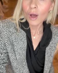 Continuing my series of #whatiworetoworktoday! Love these jeans