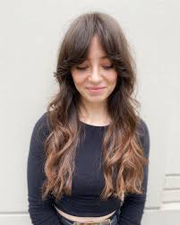Choppy layers give this 'do a slightly shaggy yet feminine flair, especially when styled tousled. Top 12 Long Hairstyles For Oval Faces In 2021