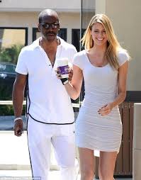 Paige butcher was born on october 6, 1979 in perth, western australia, australia as jacinta paige butcher. Give Her Some Space Amorous Eddie Murphy Nuzzles Girlfriend Paige Butcher As She Attempts To Pay For Their Coffee Eddie Murphy Girlfriends Eddie