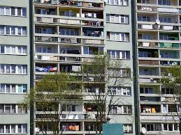 Die wohnung befindet sich im krakauer stadtteil kazimierz in. Gebaude Fenster Block Wohnungen Krakau Nowa Huta Pikist