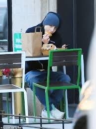 Timothée chalamet on 'snl':actor is the literal coronavirus, harry styles in endearing debut gene wilder starred in 1971's willy wonka and the chocolate factory, based on dahl's celebrated book. Timothee Chalamet Chows Down On A Burger As He Grabs Lunch By Himself In Nyc Readsector Female