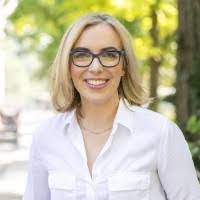 Leslie Digsby's Instagram, Twitter & Facebook