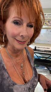 #reba #rebaimpersonator #fancy #doesheloveyou #youlie #takeitback  #whyhaventiheardfromyou #whoeversinnewengland #countrymusic #rebachallenge  @Reba McEntire