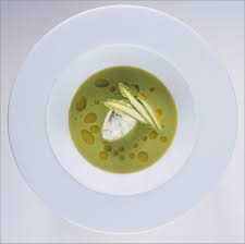 Bouillon Glace D Asperge Verte En Cappuccino Vert Et Blanc Par Alain Ducasse Recette Asperge Verte Asperge Alain Ducasse