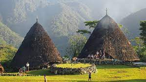 Papua salah satu provinsi di indonesia yang telah diujung timur dengan wilayah yang paling luas diantara provinsi lainnya. Wae Rebo Kesuksesan Negeri Di Atas Awan