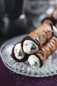 Tons of chocolate and the creamiest cannoli filling. Homemade Cannoli Erren S Kitchen