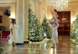 Melania Unveils The First Trump Christmas White House White House Christmas White House Christmas Decorations White House Christmas Tree
