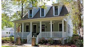 From the street, silvertop ash vertical shiplap cladding is combined with deep recessed windows to provide high levels of privacy and noise protection. Southern Living House Plans L Shaped House Plans