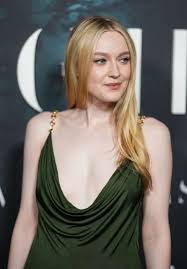 See Dakota Fannings Glamorous Green Plunging Dress