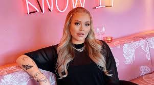 I know there's the thing that makeup can make you feel pretty. Nikkietutorials Know Your Meme