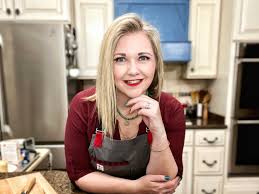 Love Is Blind”'S Izzy Hired Financial Planner 1 Day Before Wedding To Stacy  After She Was 'Blindsided' By Money Talk